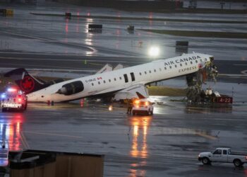 États-Unis : Deux pilotes perdent la vie dans un accident impliquant un avion et un véhicule de pompiers