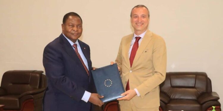 ​RCA : Le Président Faustin Archange TOUADÉRA reçoit l’Ambassadeur de l’Union Européenne