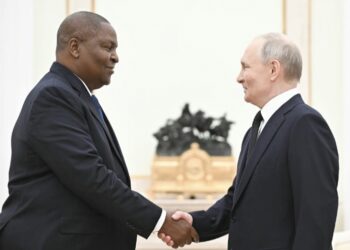 تواديرا في موسكو لتعزيز الشراكة بين أفريقيا الوسطى وروسيا