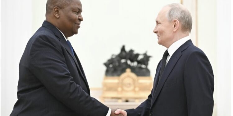 تواديرا في موسكو لتعزيز الشراكة بين أفريقيا الوسطى وروسيا