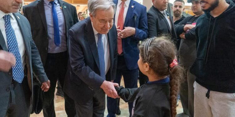 À Beyrouth, António Guterres face aux cris étouffés des déplacés de guerre au Liban