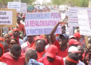 توتر متصاعد في السنغال بعد خصم رواتب المعلمين المضربين