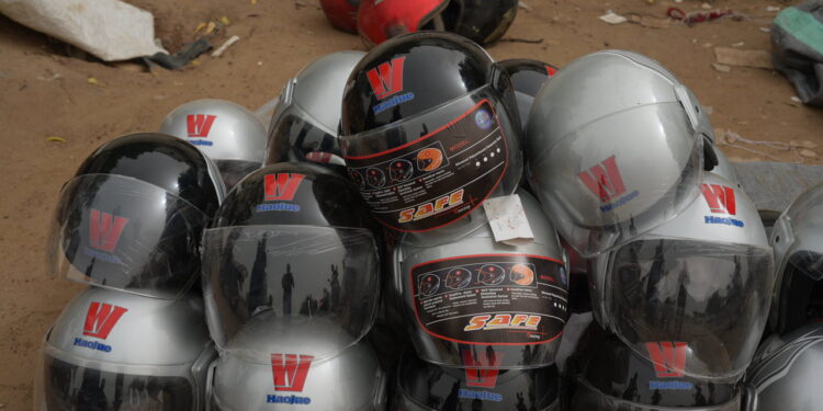 N’Djaména : Le port du casque, entre urgence sécuritaire et réalités économiques