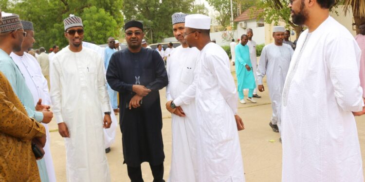 Tchad : Le Ministre de la Communication félicité par ses équipes pour sa reconduction