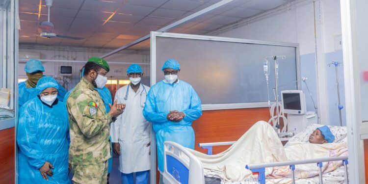 ​Mali : Après les attaques du 25 avril, Assimi Goïta au chevet des blessés et auprès de la famille du Général Sadio Camara