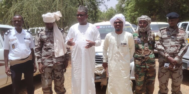 Le préfet du Batha Ouest supervise les opérations de contrôle des véhicules à Ati