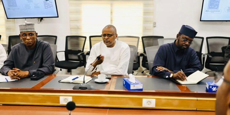 Tchad : Une équipe de la BAD reçue au ministère des Finances, les priorités du PND au cœur des échanges