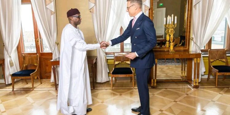 Finlande : l’Ambassadeur du Tchad présente ses lettres de créance au Président de la République