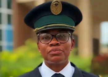 Bénin : Une femme brise le plafond de verre militaire et entre dans l’histoire de garde présidentielle