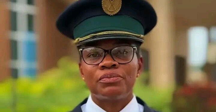 Bénin : Une femme brise le plafond de verre militaire et entre dans l’histoire de garde présidentielle