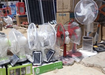N&rsquo;djamena : La flambée des prix des ventilateurs solaires accable les ménages en pleine canicule