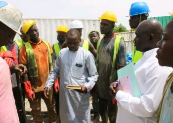 Tchad : Le Ministère de l’Eau et de l’Énergie évalue l’avancement de la centrale photovoltaïque de Bongor