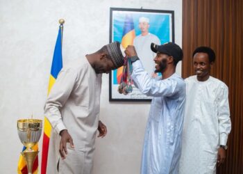 Tchad : L&rsquo;athlète Ali Barak présente ses trophées au Ministre de la Jeunesse et des Sports