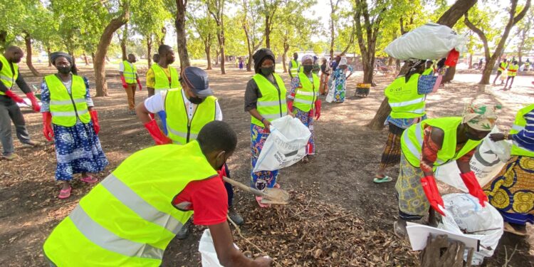 Moyen-Chari : Une marche environnementale et une opération de salubrité mobilisent les populations à Maïbo