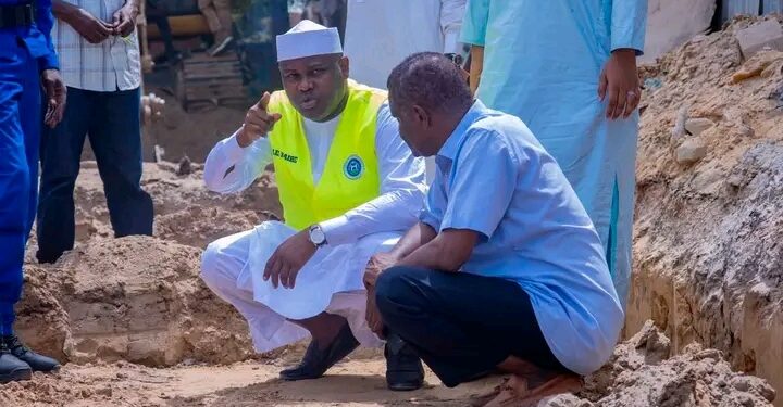 N’Djaména : Vaste opération de curage des canaux sur l’avenue Djibrine Kherallah pour prévenir les inondations