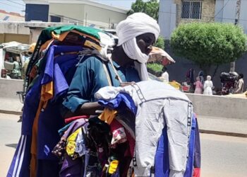 Tchad : Les vendeurs ambulants, piliers vulnérables de l&rsquo;économie informelle