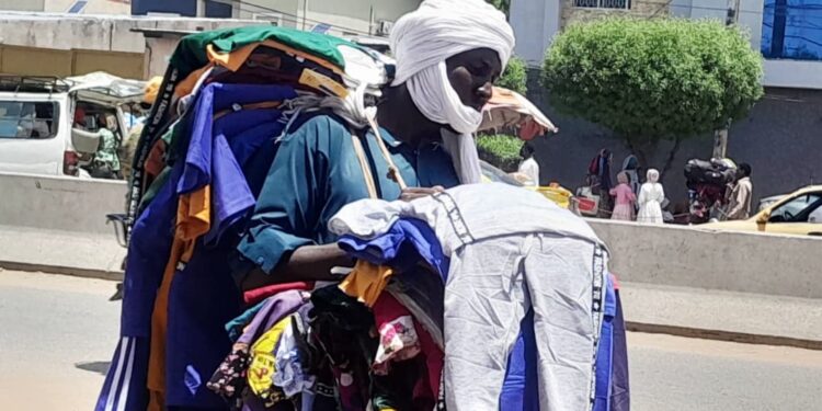 Tchad : Les vendeurs ambulants, piliers vulnérables de l&rsquo;économie informelle