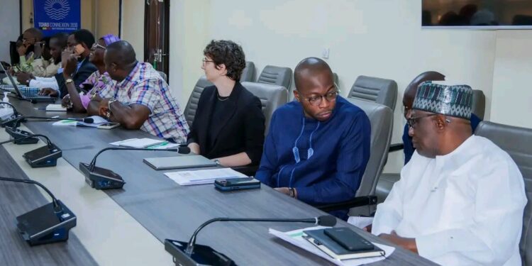 Tchad : Le ministre de santé reçoit des équipes des fondations Dangote et Gates pour renforcer la vaccination et la riposte contre le choléra.