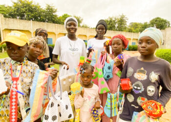 Moyen-Chari : Des jeunes de Sarh façonnent l&rsquo;artisanat pour financer leur rentrée scolaire