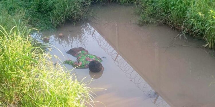Moundou : Le corps sans vie d’un jeune homme découvert dans un canal