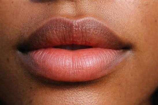 Tchad : Lèvres roses à tout prix , quand les tendances esthétiques menacent la santé des femmes