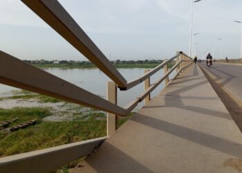 N’Djaména : La menace silencieuse des garde-fous du pont à double voie