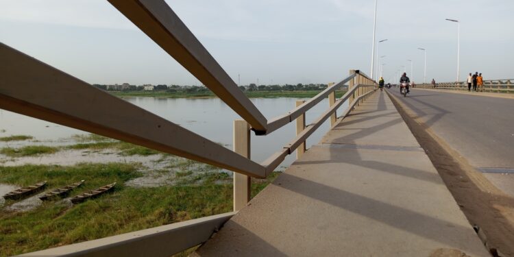 N’Djaména : La menace silencieuse des garde-fous du pont à double voie